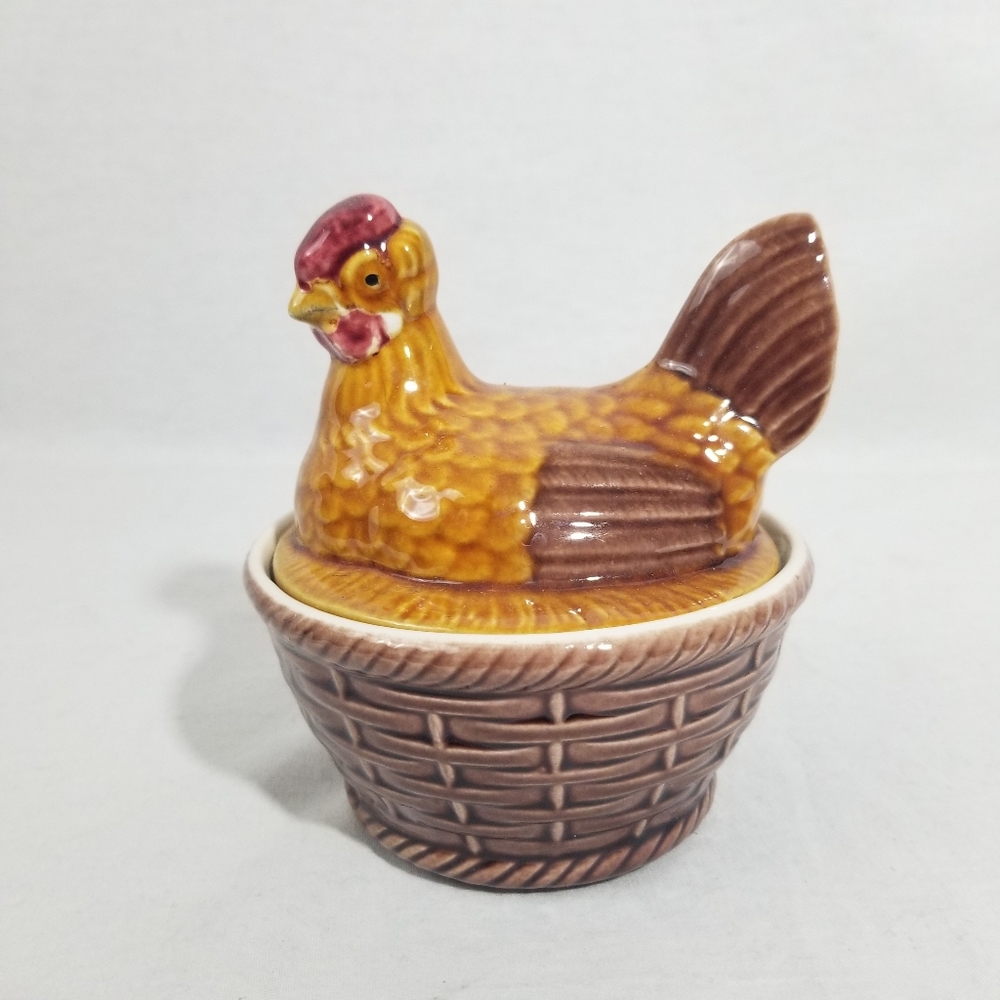 VTG brown and tan Hen on nesting box